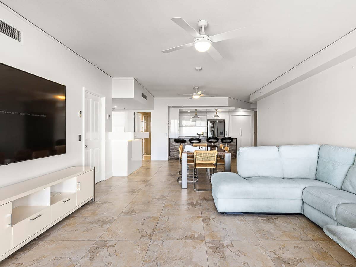 22 Surf Parade, BROADBEACH - Thumbnail 5