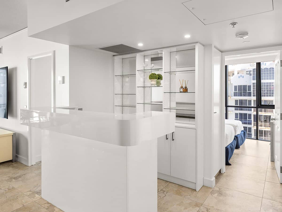 22 Surf Parade, BROADBEACH - Thumbnail 7