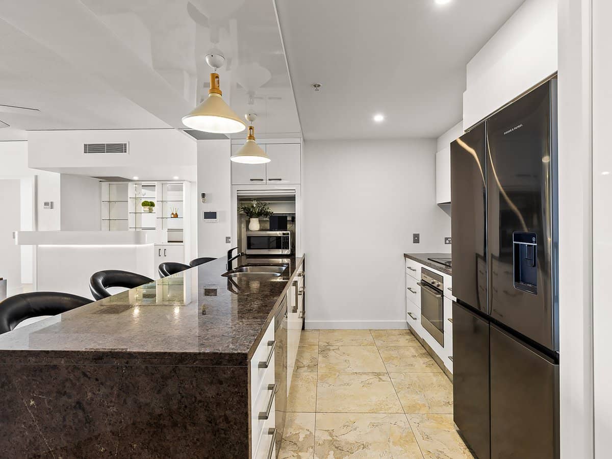 22 Surf Parade, BROADBEACH - Thumbnail 9