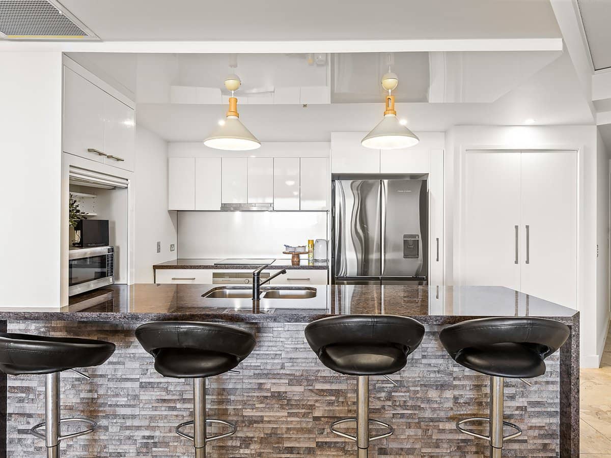 22 Surf Parade, BROADBEACH - Thumbnail 10