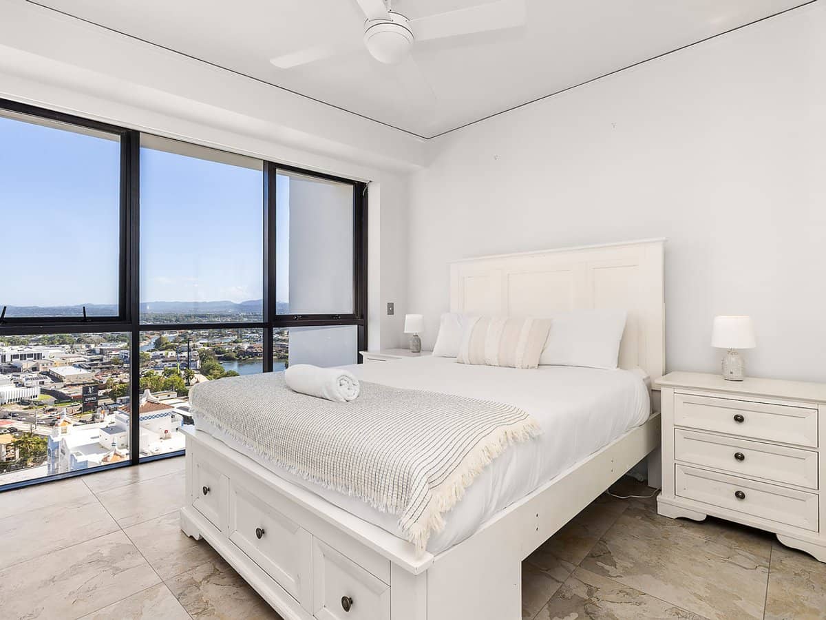 22 Surf Parade, BROADBEACH - Thumbnail 17