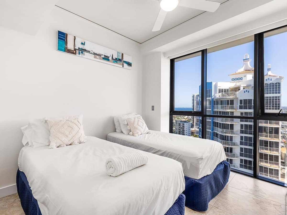 22 Surf Parade, BROADBEACH - Thumbnail 19