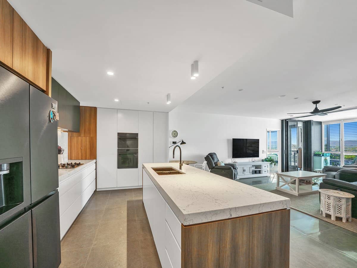 21 Ross Street, BENOWA - Thumbnail 1