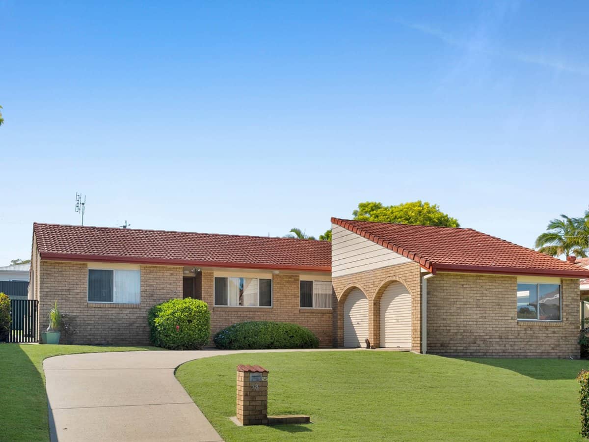 38 Camelot Crescent, Hollywell - Thumbnail 1