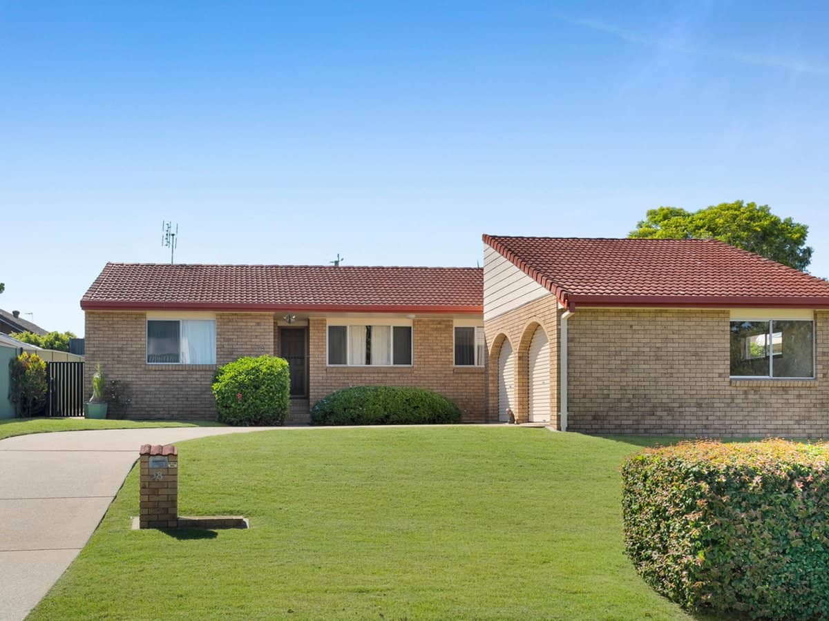 38 Camelot Crescent, Hollywell - Thumbnail 2