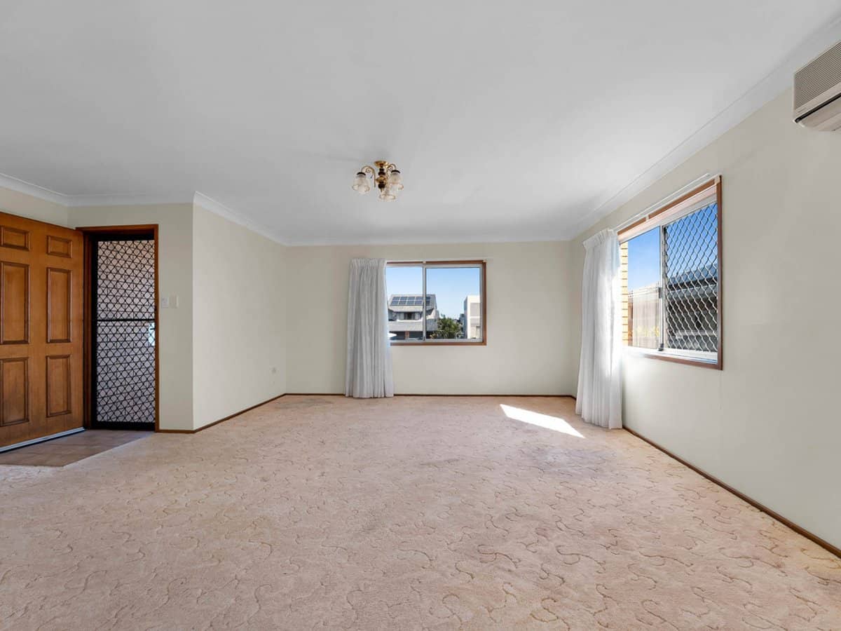 38 Camelot Crescent, Hollywell - Thumbnail 3