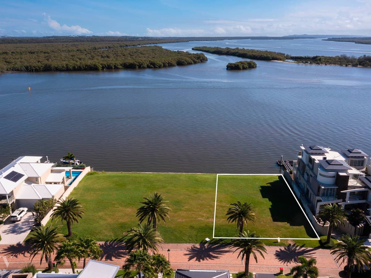 17 Knightsbridge Parade West, Sovereign Islands - Thumbnail 4