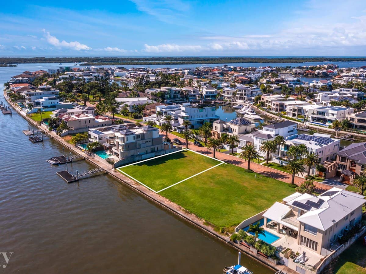 17 Knightsbridge Parade West, Sovereign Islands - Thumbnail 2