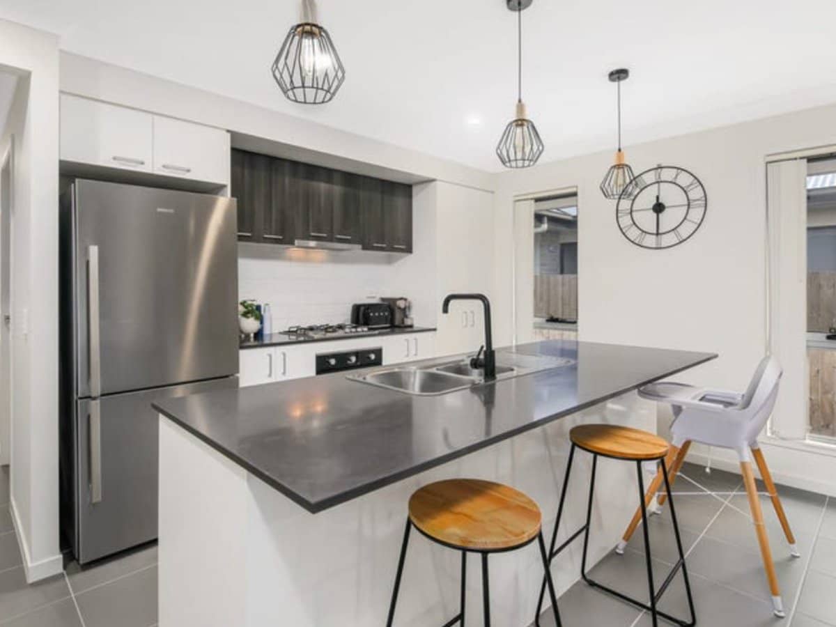 6 Alva Court, OXENFORD - Thumbnail 2