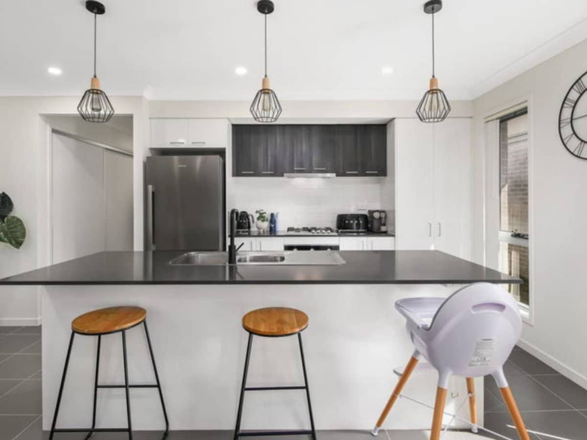 6 Alva Court, OXENFORD - Thumbnail 3