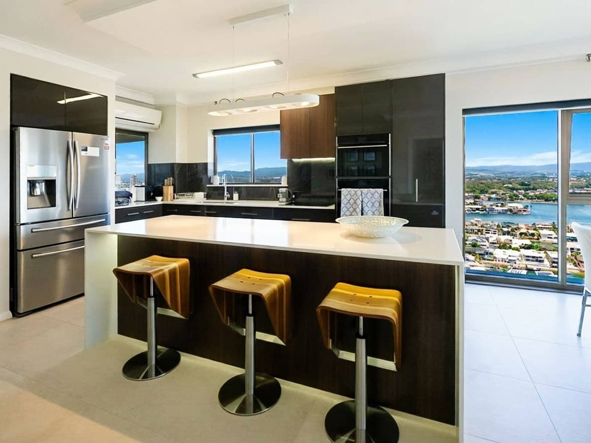 8 Admiralty Drive, Surfers Paradise - Thumbnail 2