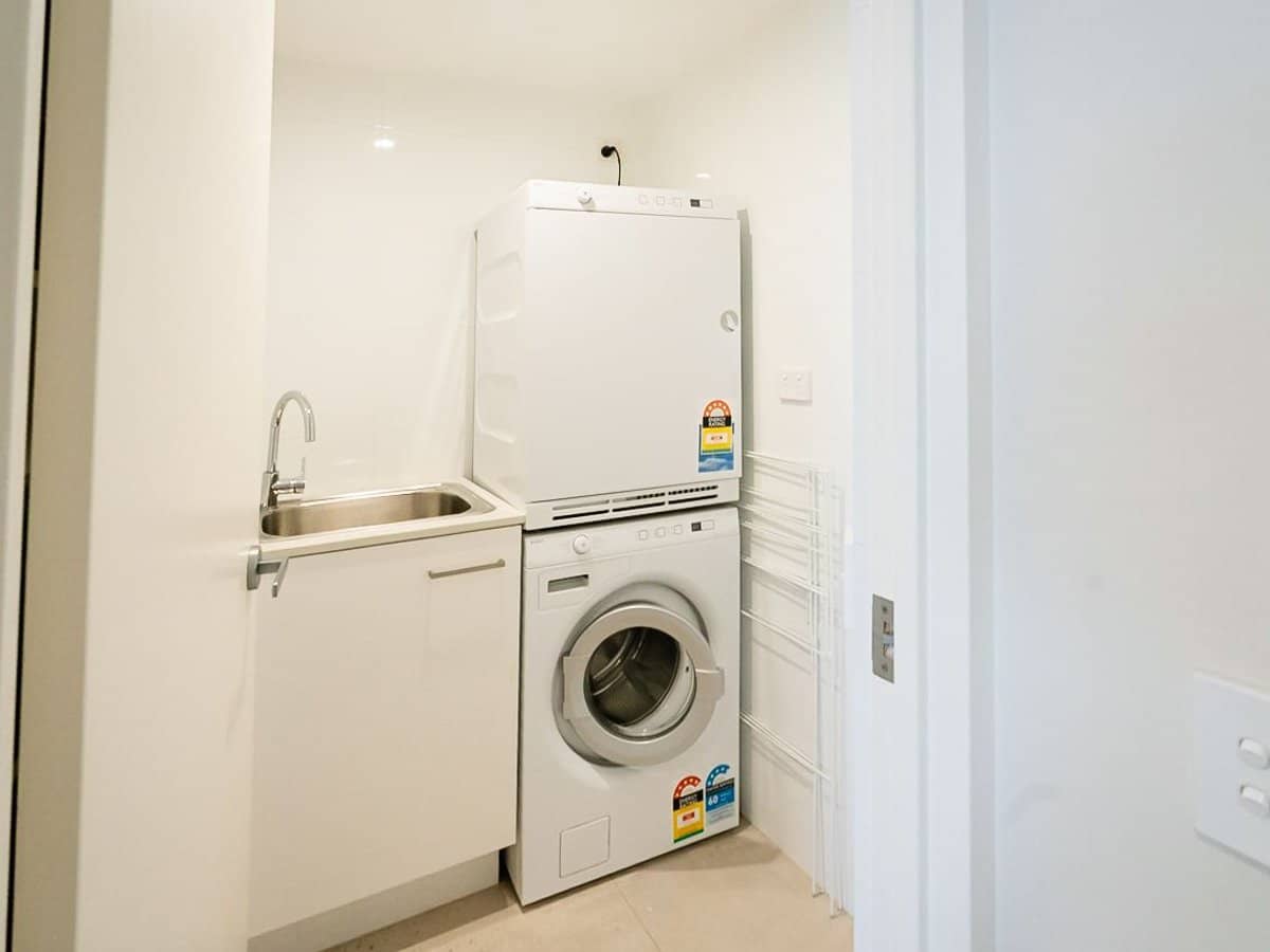 8 Admiralty Drive, Surfers Paradise - Thumbnail 11