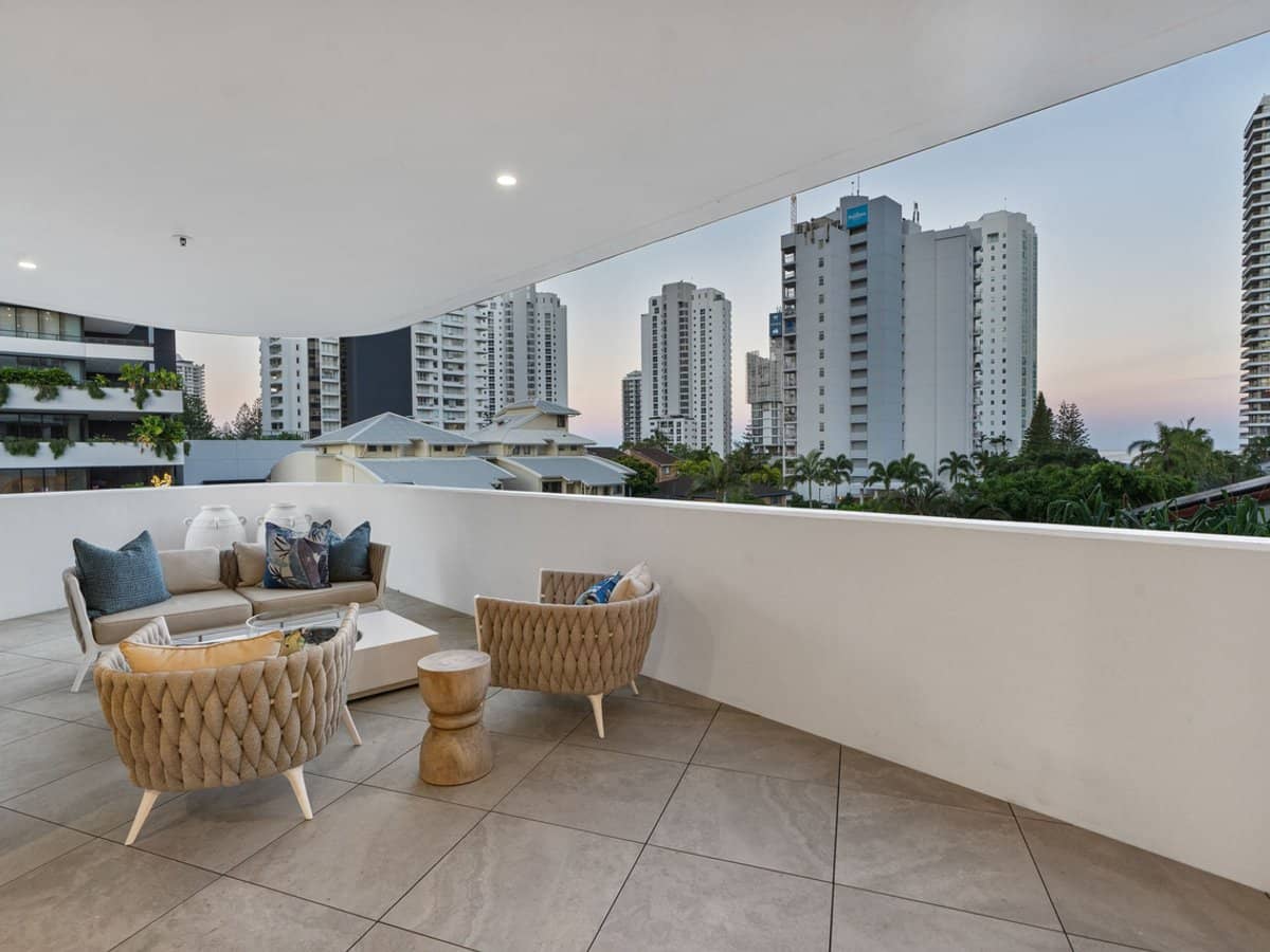 24 Woodroffe Avenue, Main Beach - Thumbnail 2