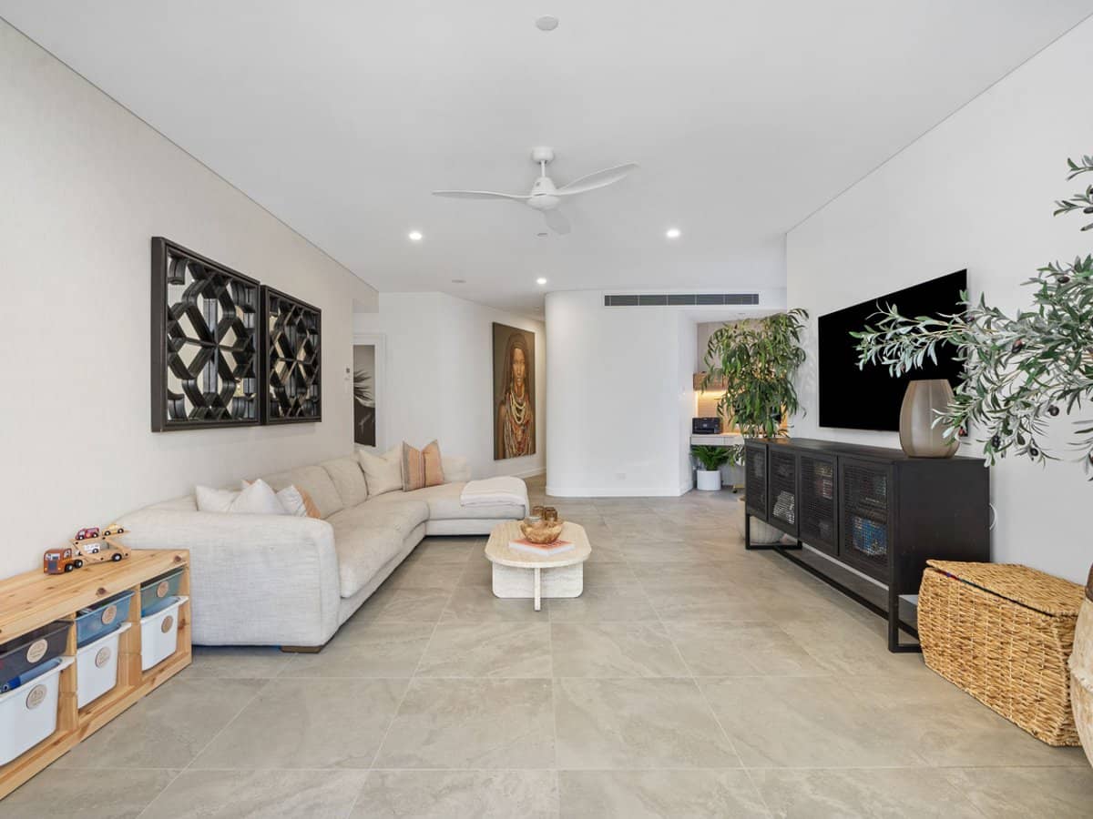 24 Woodroffe Avenue, Main Beach - Thumbnail 15