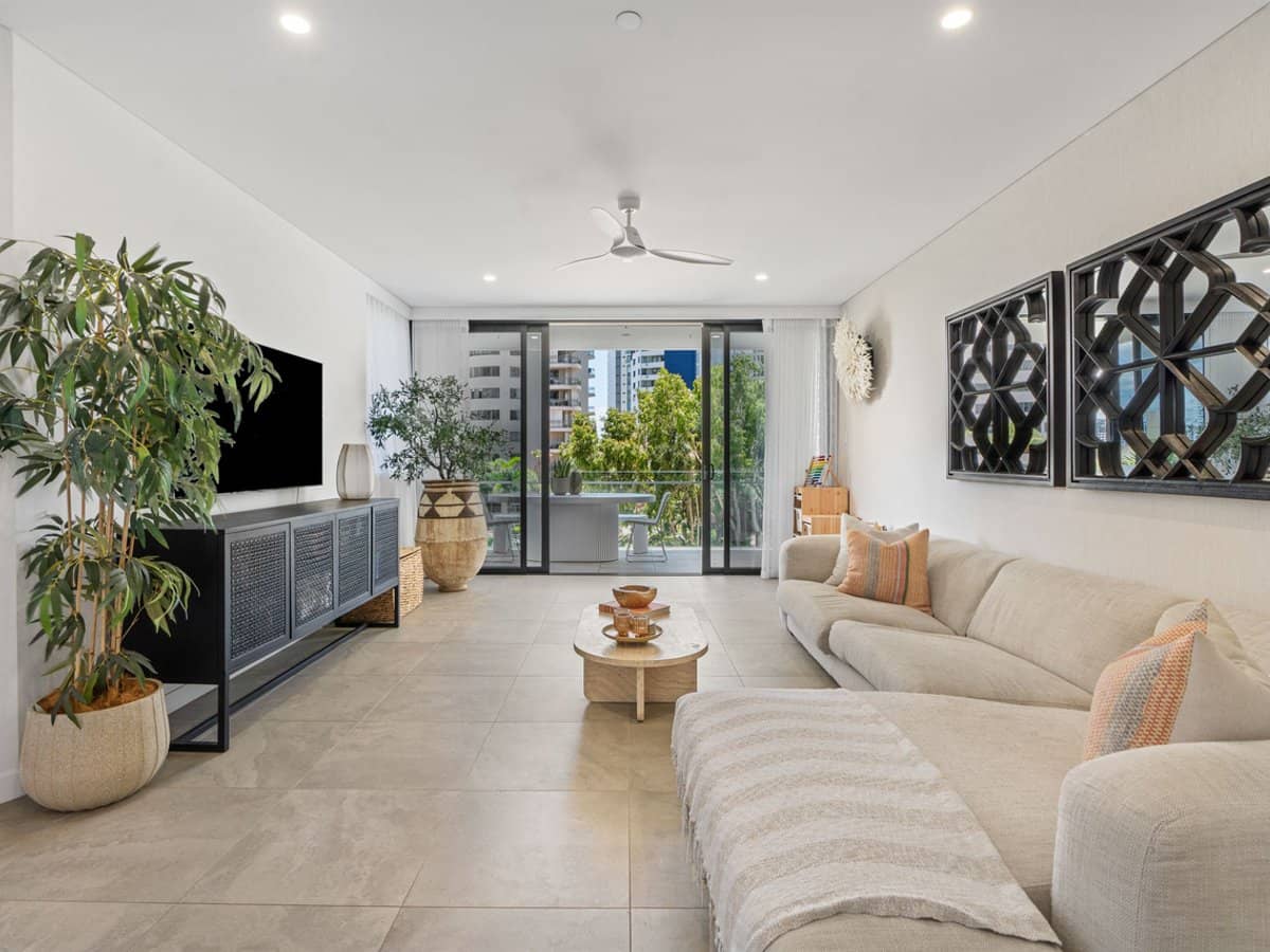 24 Woodroffe Avenue, Main Beach - Thumbnail 20