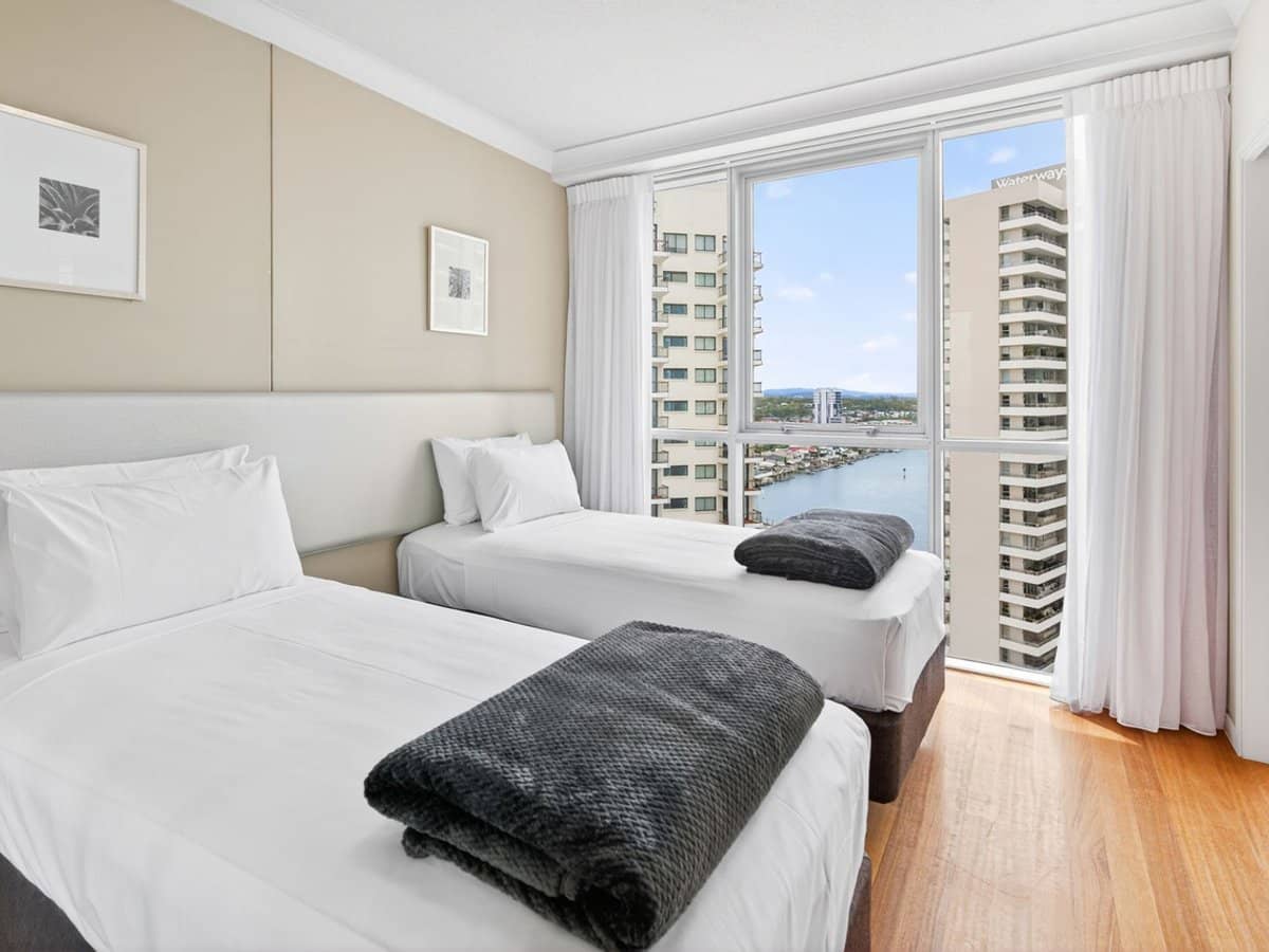 23 Ferny Avenue, Surfers Paradise - Thumbnail 17