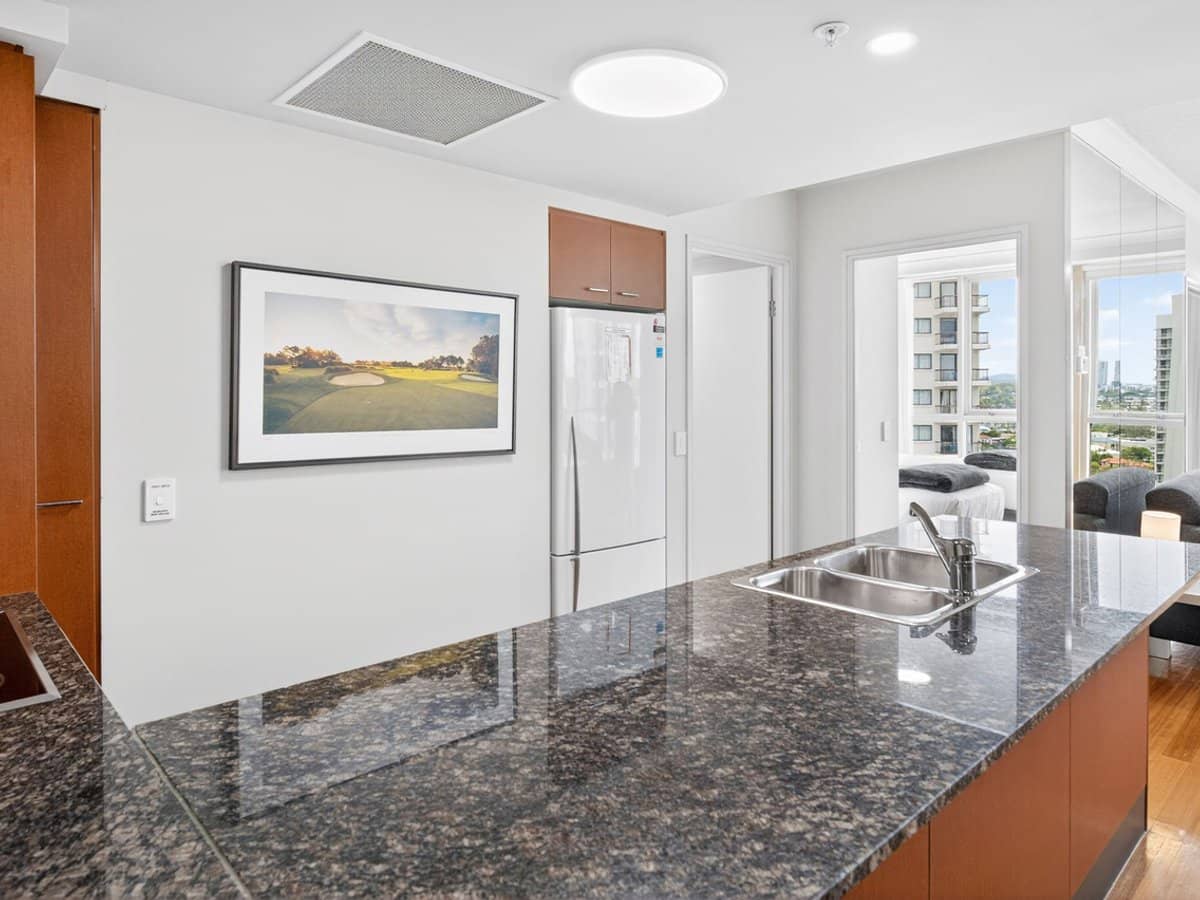 23 Ferny Avenue, Surfers Paradise - Thumbnail 21