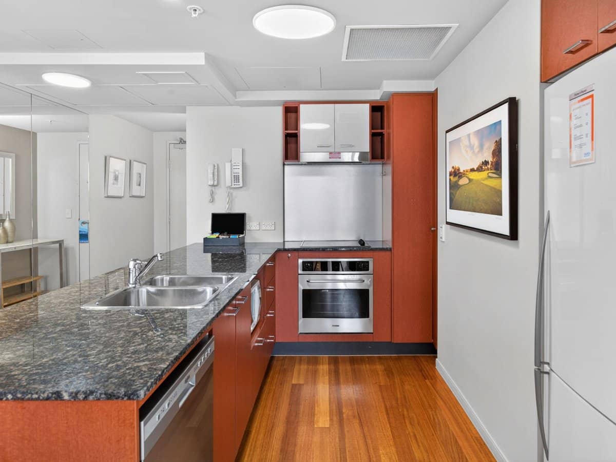 23 Ferny Avenue, Surfers Paradise - Thumbnail 22