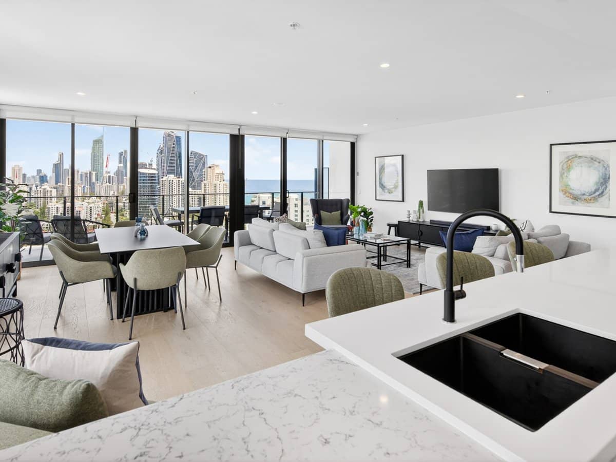 101/18 Chelsea Avenue, BROADBEACH - Thumbnail 1