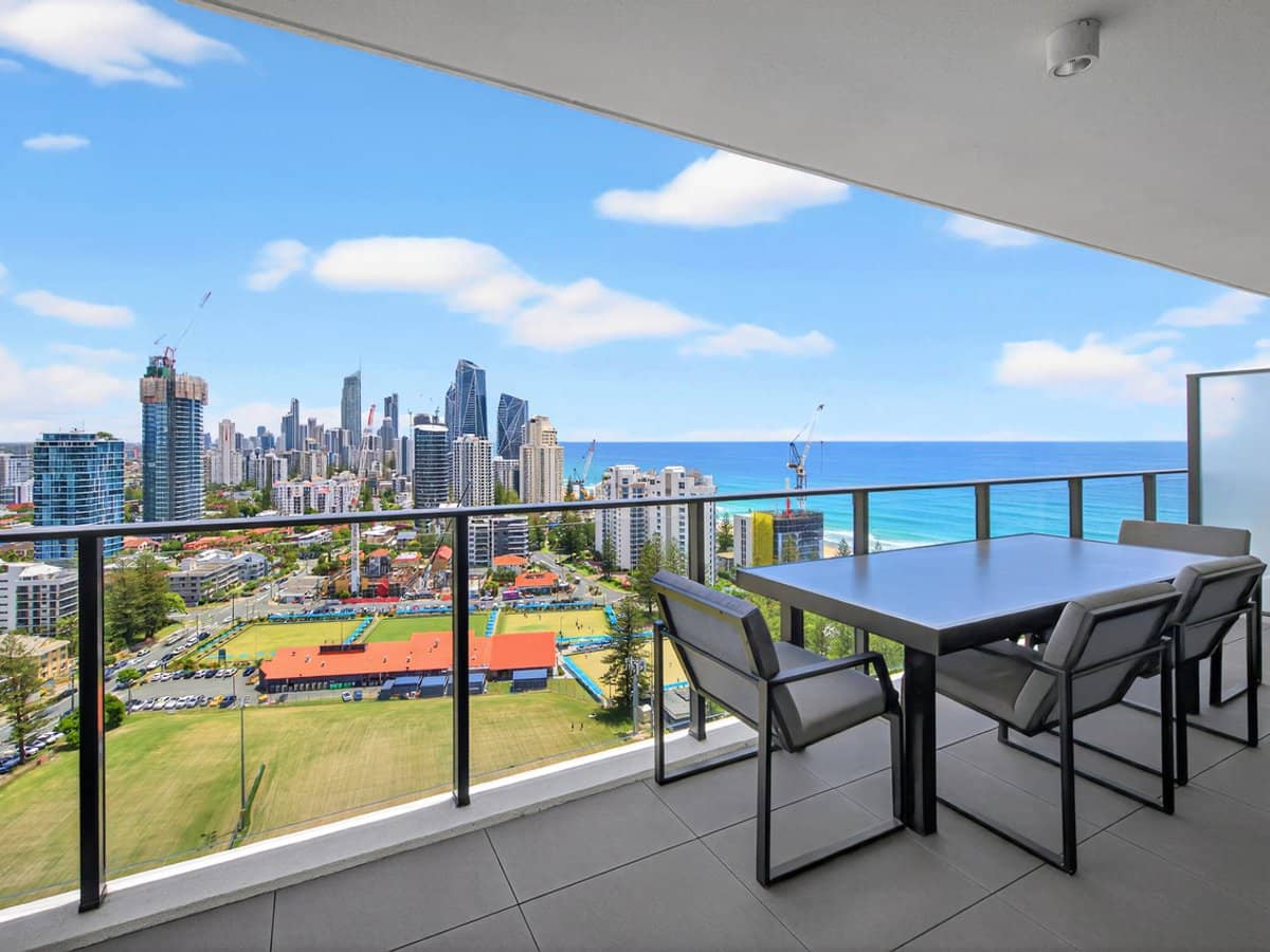 101/18 Chelsea Avenue, BROADBEACH - Thumbnail 3