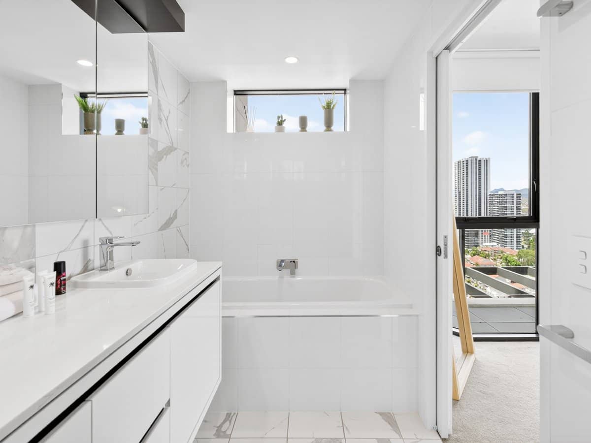 101/18 Chelsea Avenue, BROADBEACH - Thumbnail 5