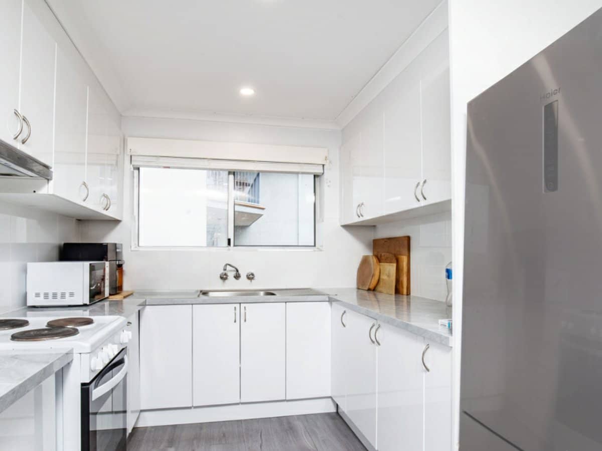 9 Monaco Street, SURFERS PARADISE - Thumbnail 2