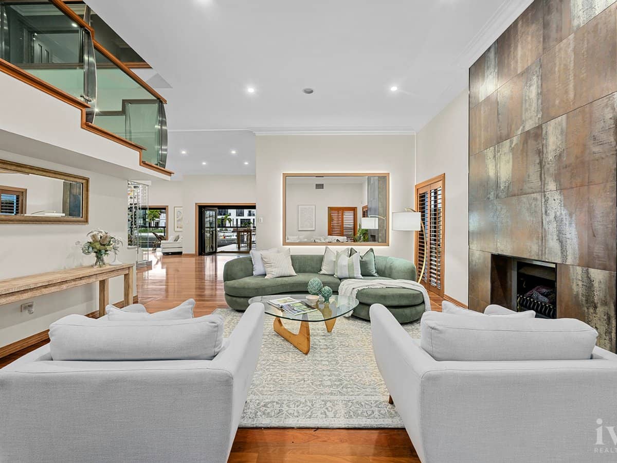 23 King Charles Drive, Sovereign Islands - Thumbnail 1