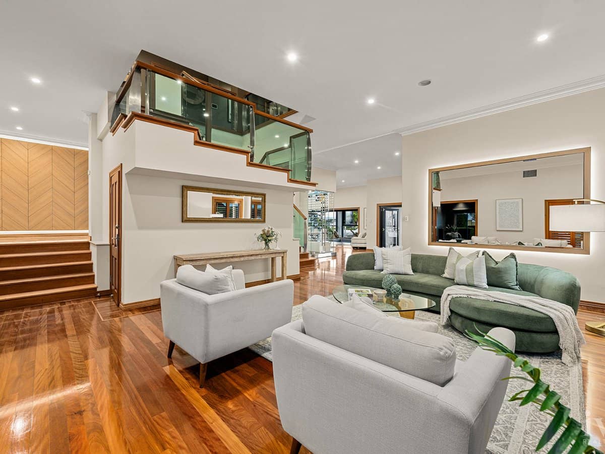 23 King Charles Drive, Sovereign Islands - Thumbnail 3