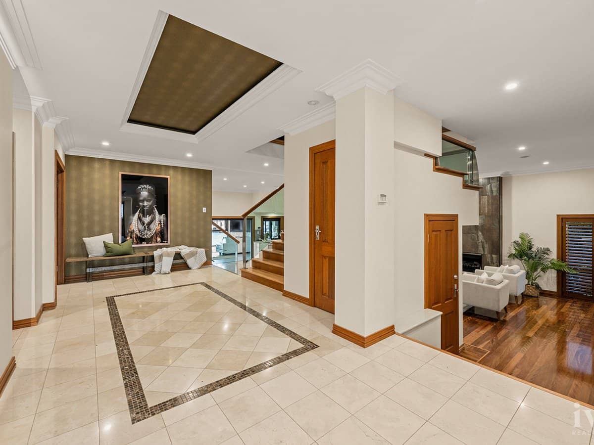 23 King Charles Drive, Sovereign Islands - Thumbnail 8