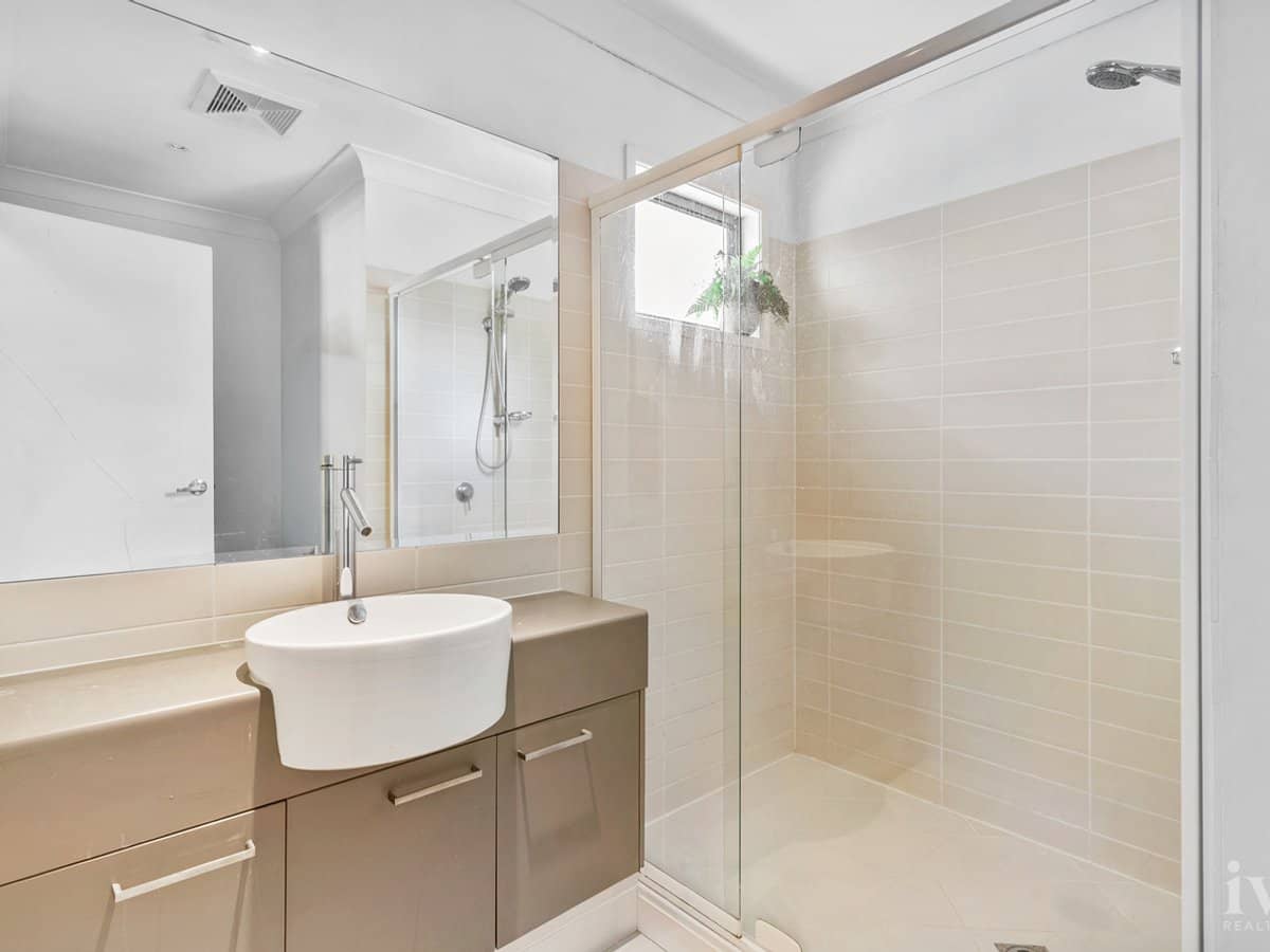 46/1 Jefferson Court, Upper Coomera - Thumbnail 2