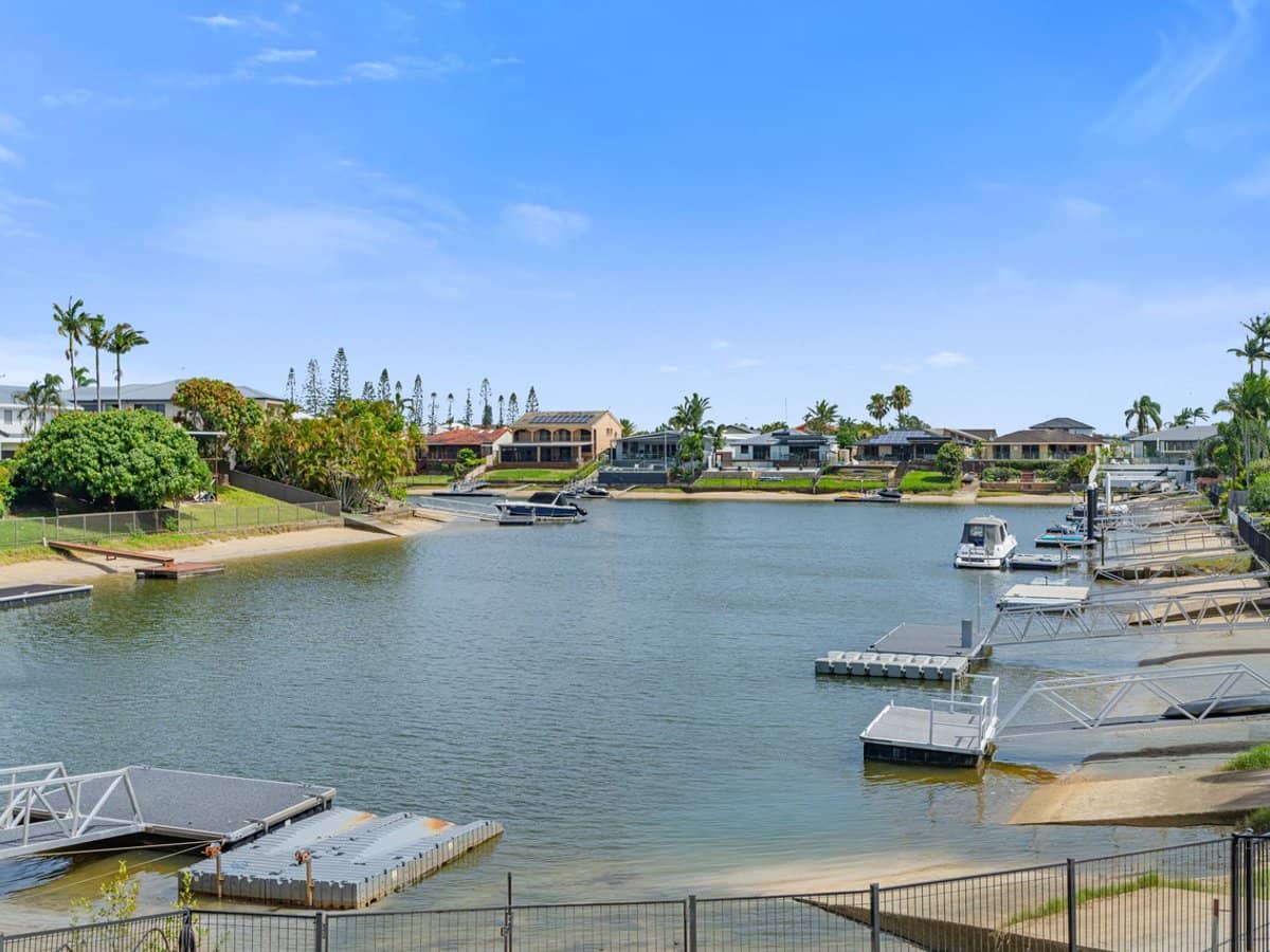 3 Ayrshire Avenue, Benowa Waters - Thumbnail 2