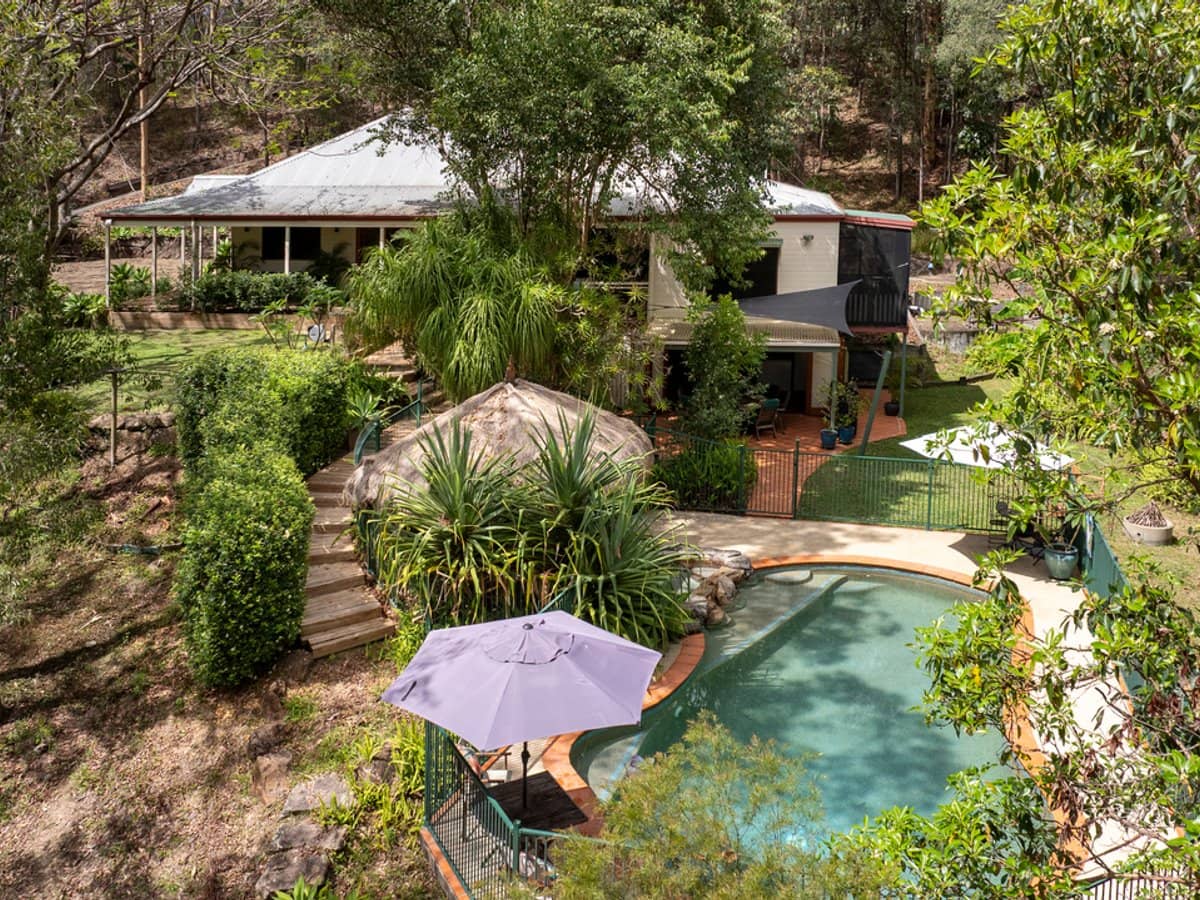 136 Henri Robert Drive, CLAGIRABA - Thumbnail 1