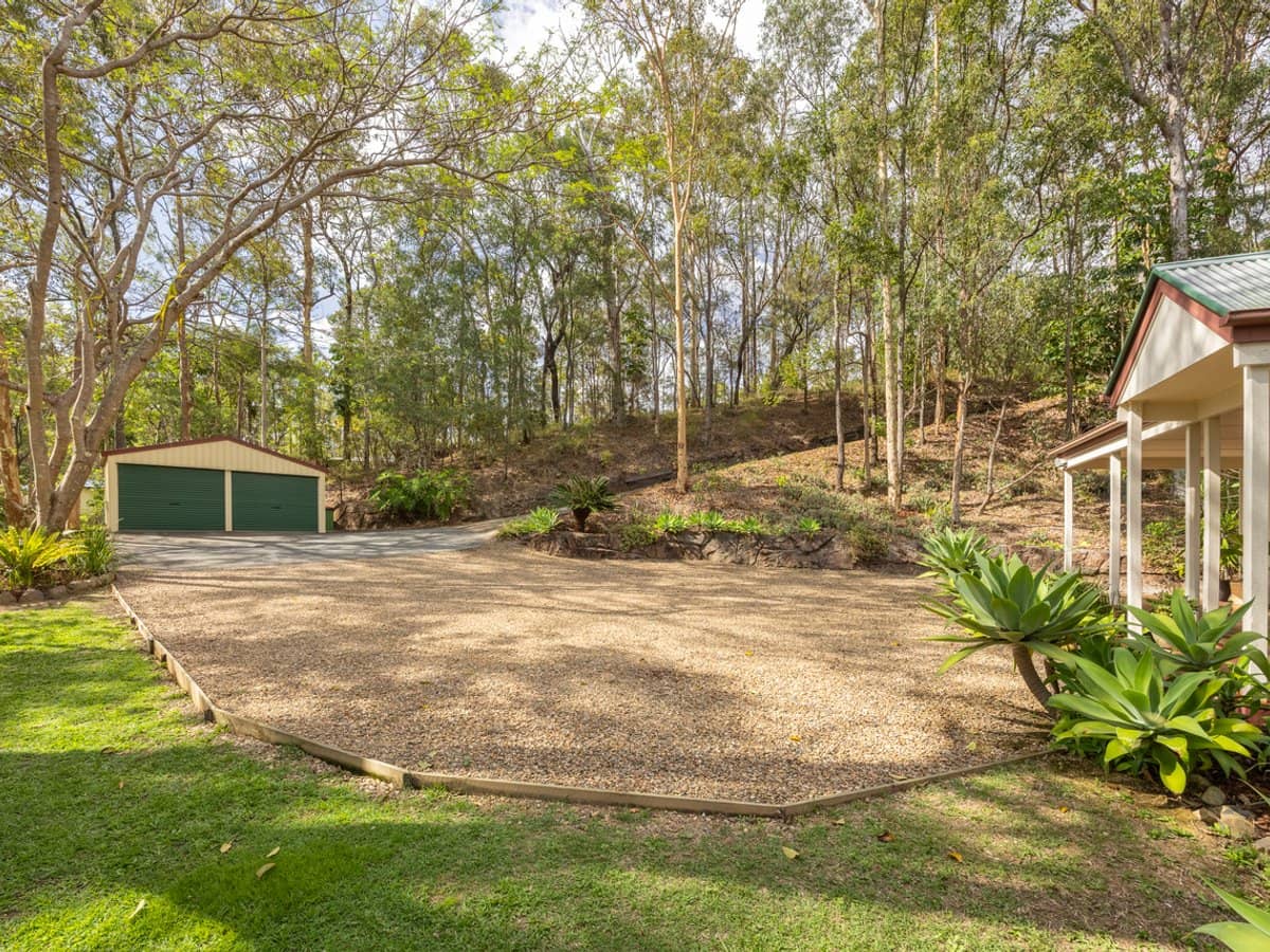 136 Henri Robert Drive, CLAGIRABA - Thumbnail 2