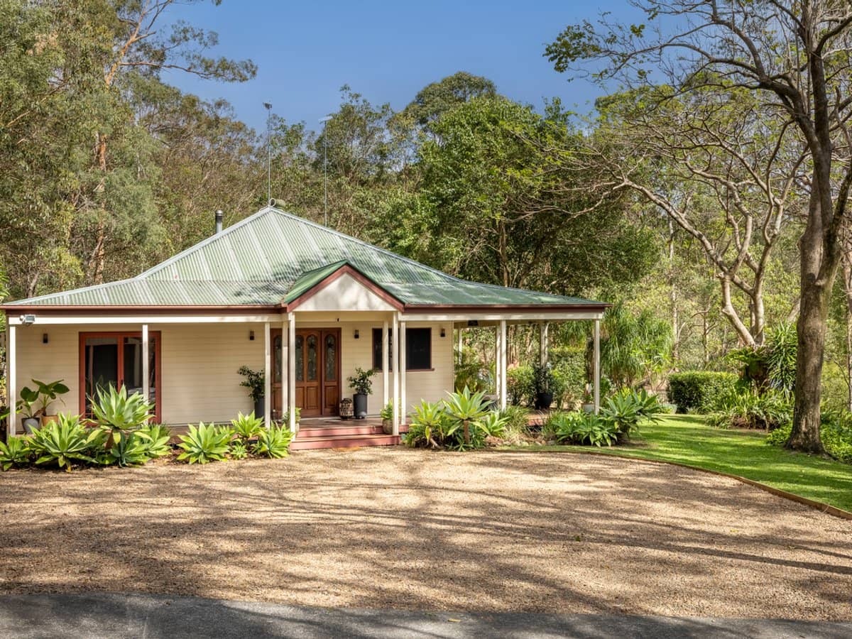 136 Henri Robert Drive, CLAGIRABA - Thumbnail 3