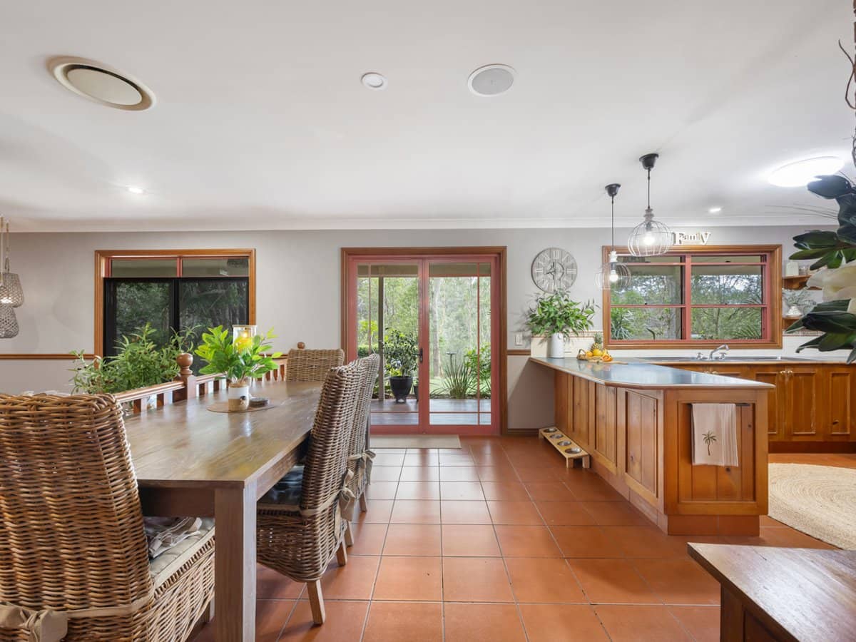 136 Henri Robert Drive, CLAGIRABA - Thumbnail 9