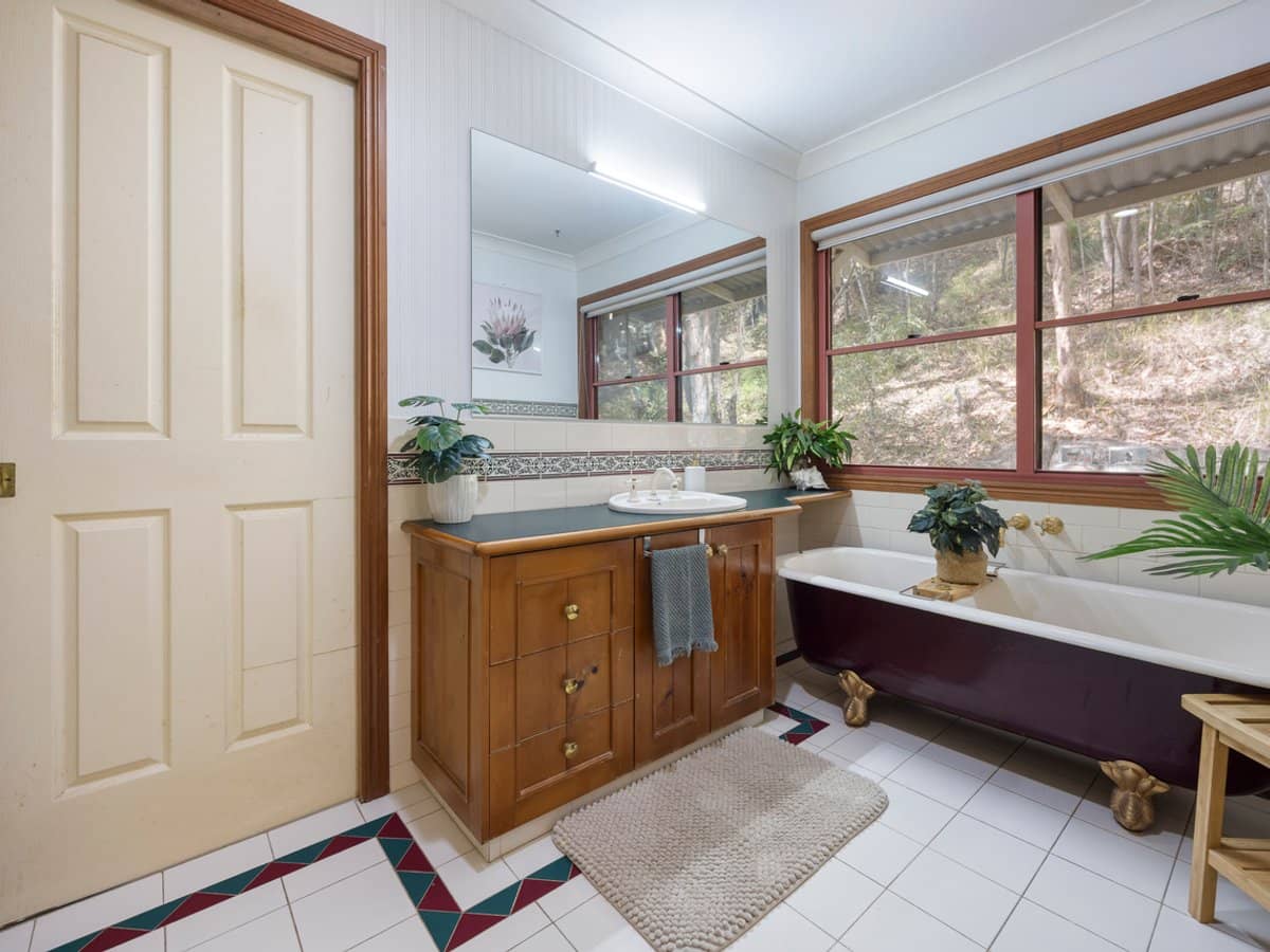 136 Henri Robert Drive, CLAGIRABA - Thumbnail 16