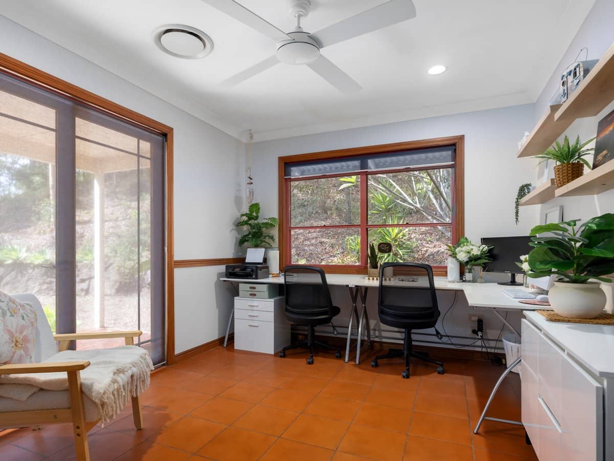 136 Henri Robert Drive, CLAGIRABA - Thumbnail 17