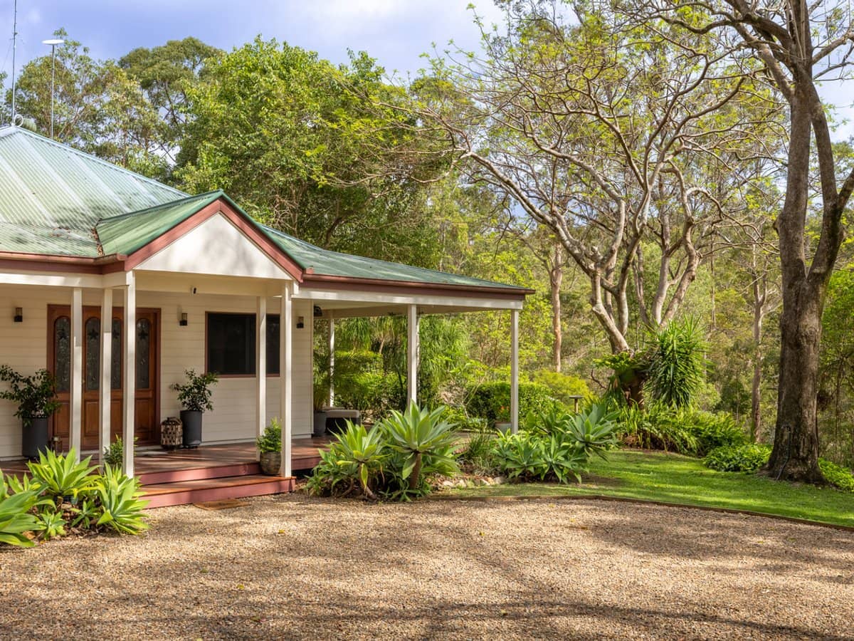 136 Henri Robert Drive, CLAGIRABA - Thumbnail 28