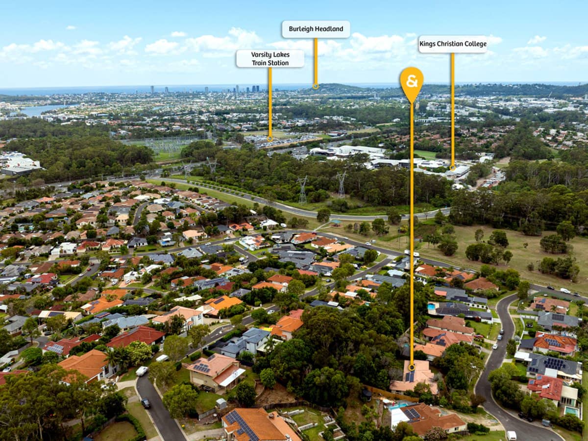 13 Hertford Crescent, MUDGEERABA - Thumbnail 2