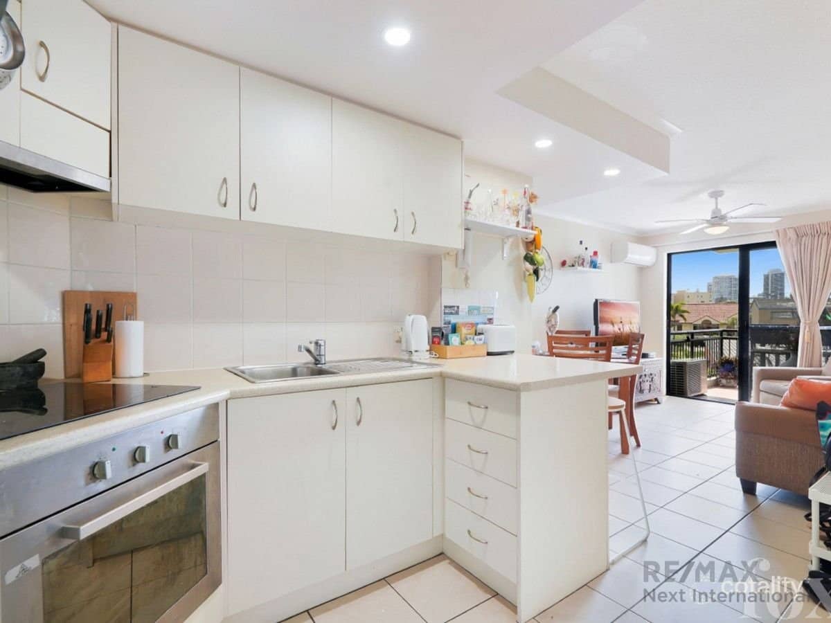 452 Marine Parade, Biggera Waters - Thumbnail 3