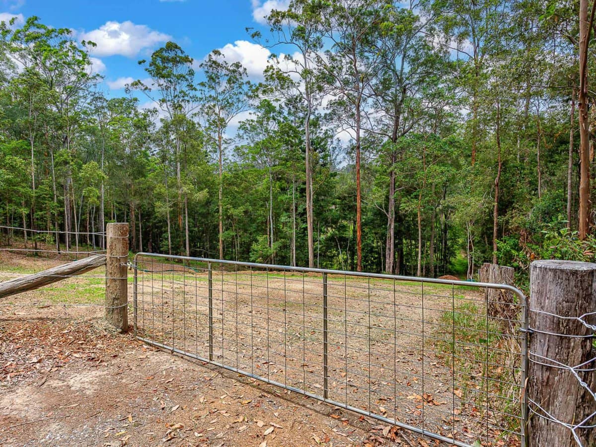 13 Dunbar Road, BONOGIN - Thumbnail 9