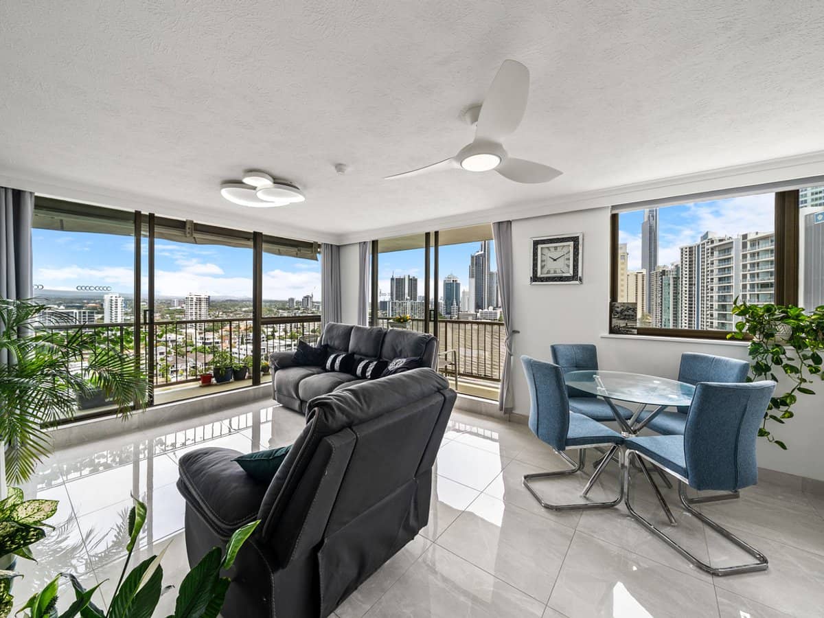 43 Enderley Avenue, SURFERS PARADISE - Thumbnail 2