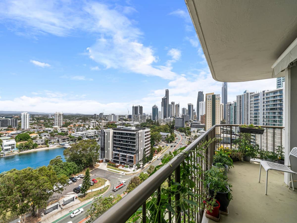 43 Enderley Avenue, SURFERS PARADISE - Thumbnail 3