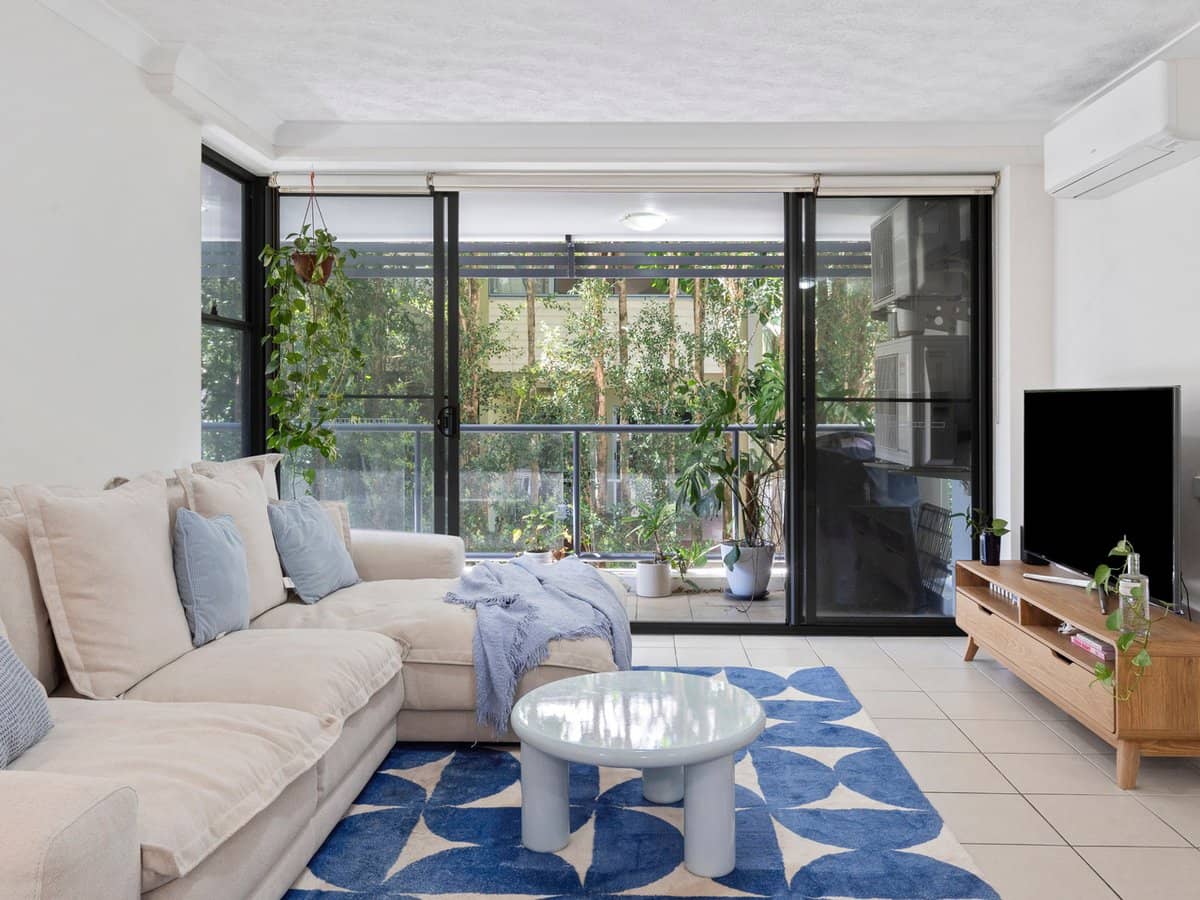 66 Mclean Street, COOLANGATTA - Thumbnail 2