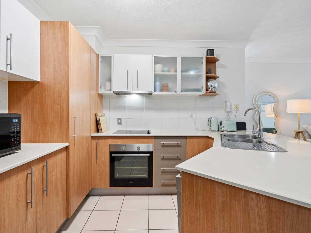 66 Mclean Street, COOLANGATTA - Thumbnail 4