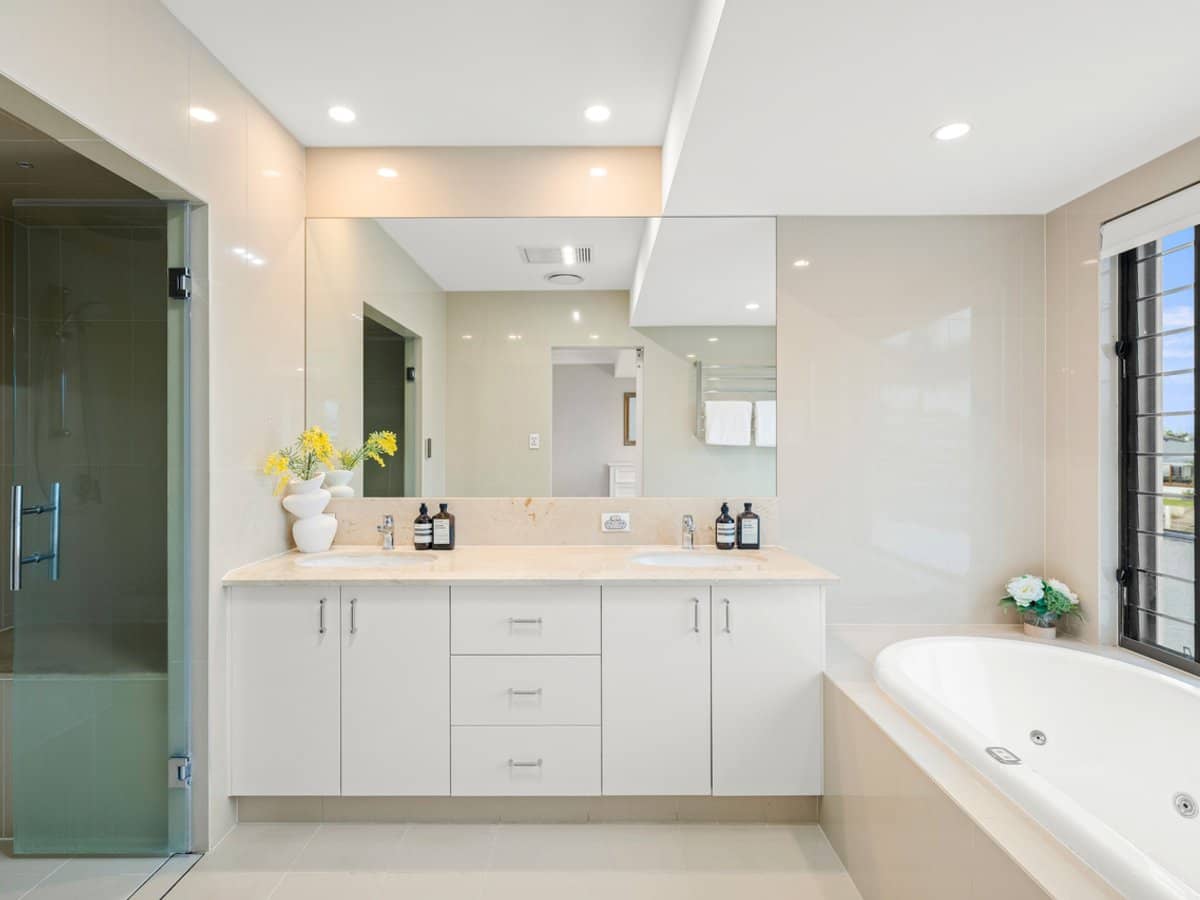 73 Campbell Street, BUNDALL - Thumbnail 13