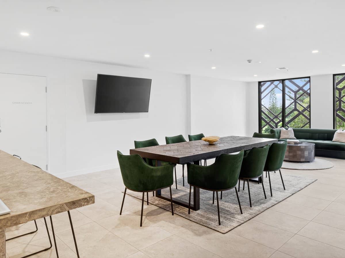 185 Old Burleigh Road, BROADBEACH - Thumbnail 17