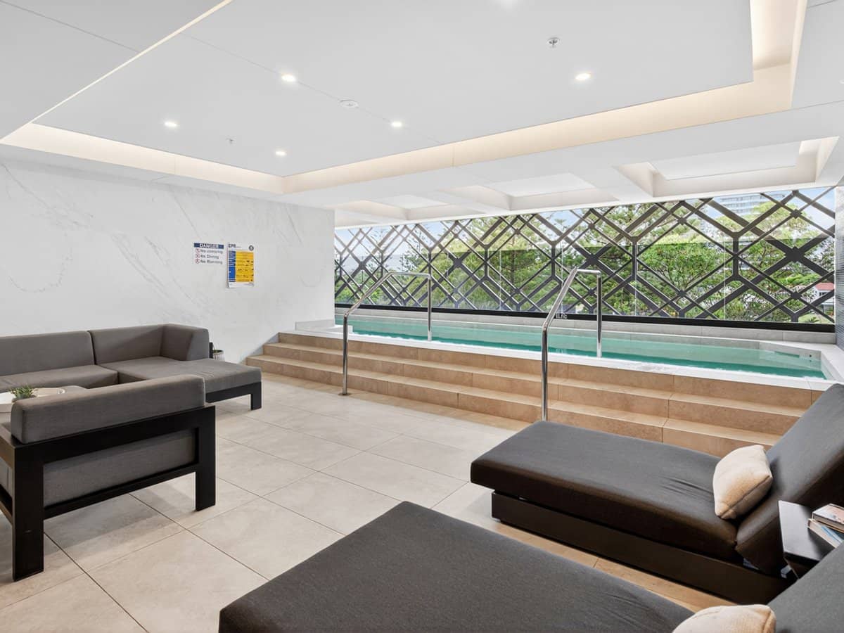 185 Old Burleigh Road, BROADBEACH - Thumbnail 20