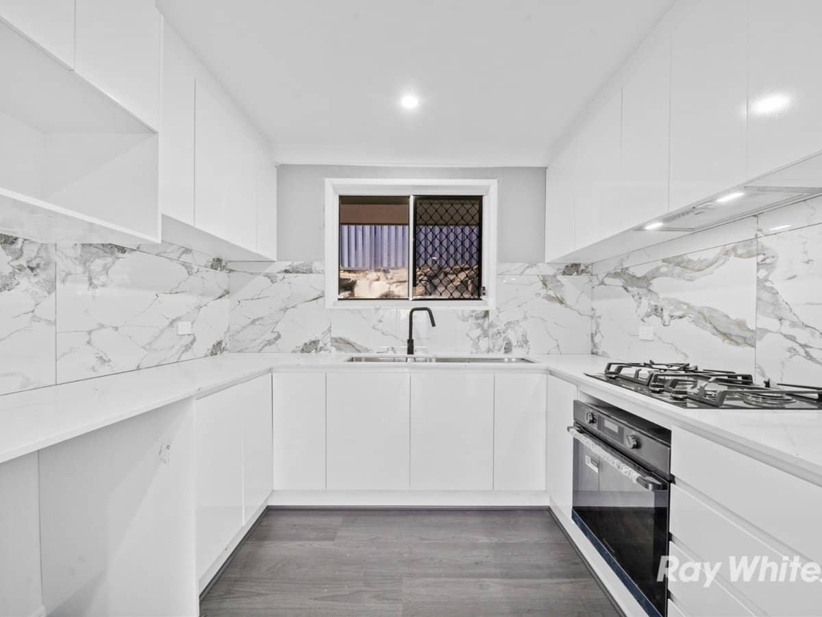 8 Kummara Road, EDENS LANDING - Thumbnail 6