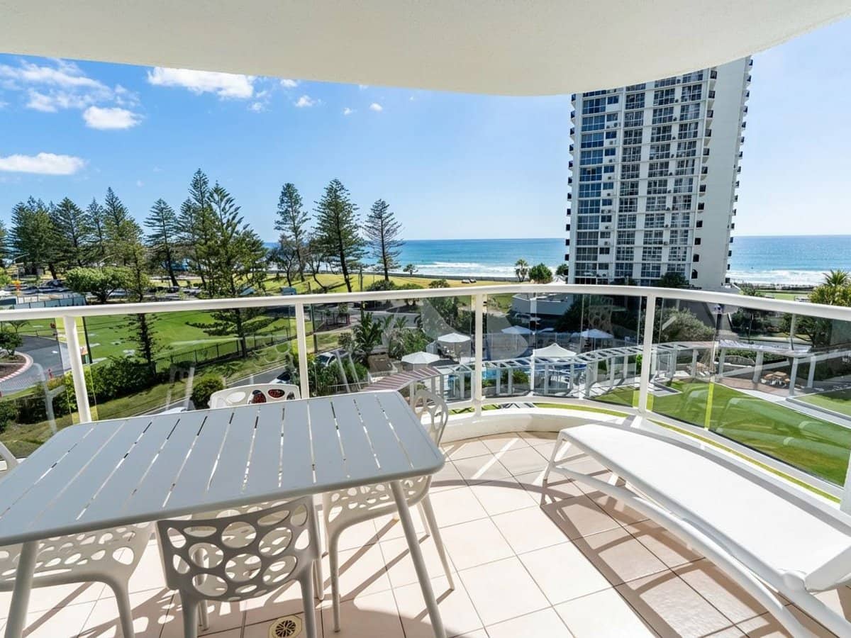59 Pacific Street, Main Beach - Thumbnail 1
